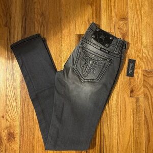 Miss Me Wing Cross Embellished Design Pocket Skinny Jean Lt Grey JR5558S5